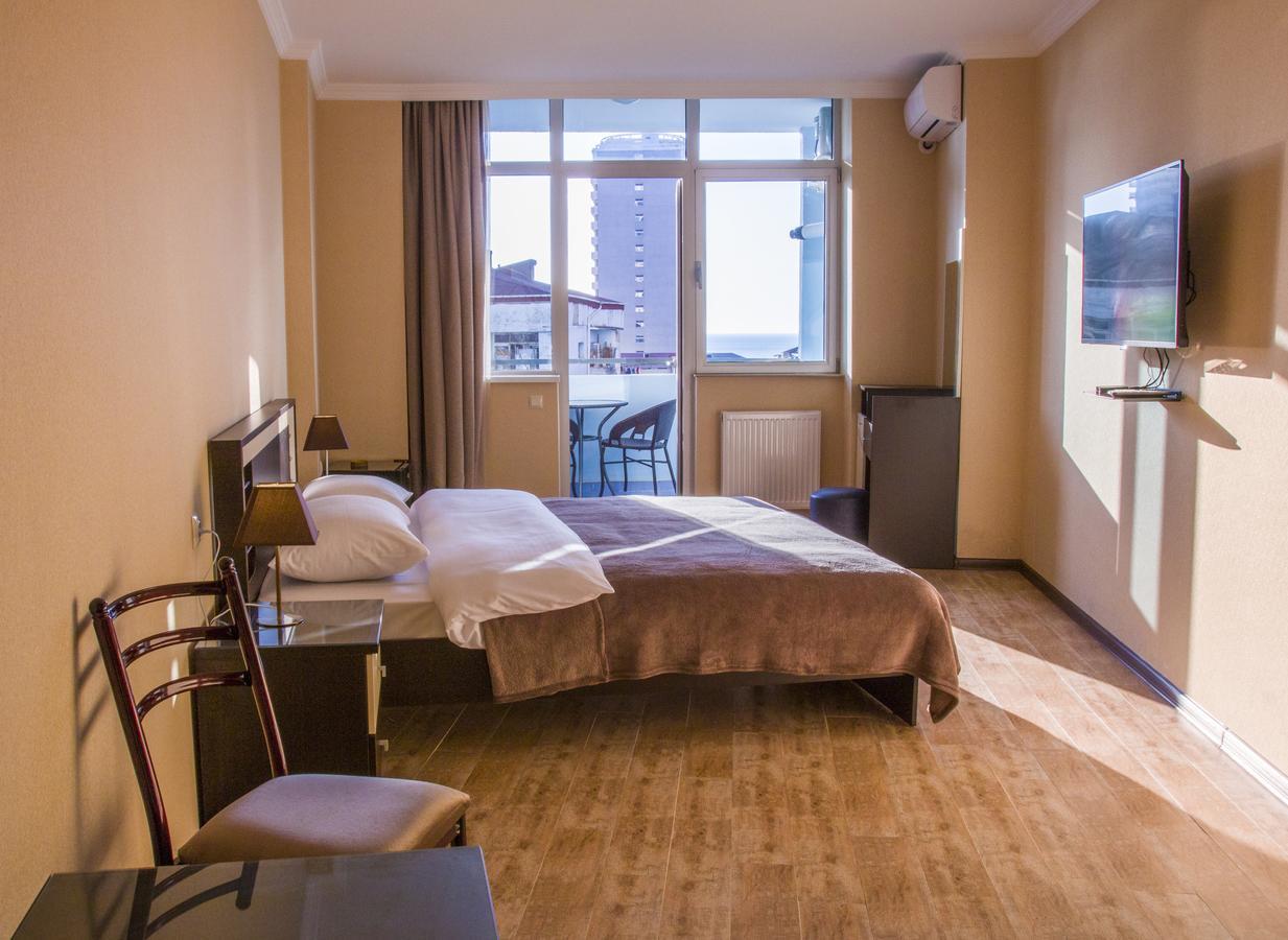 Pirosmani Mini Hotel Batumi Ngoại thất bức ảnh