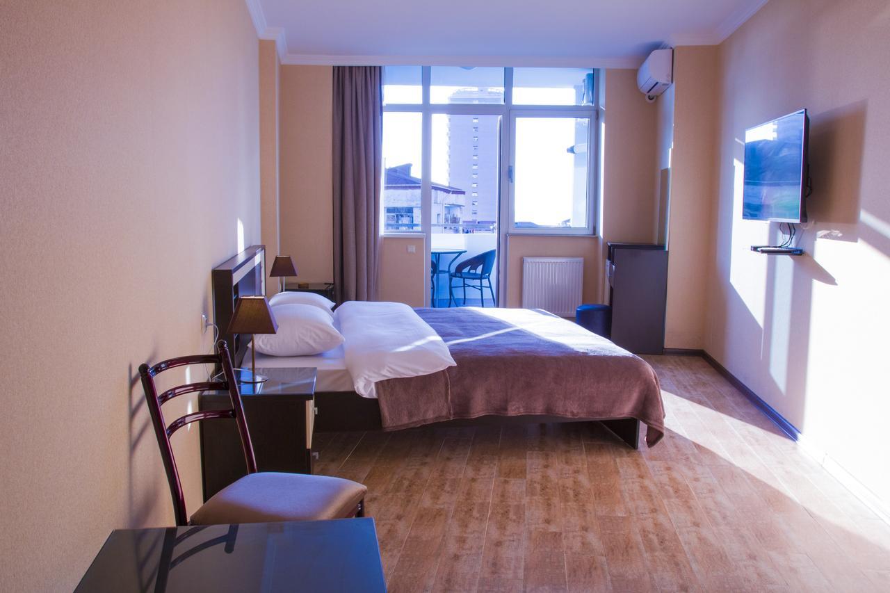 Pirosmani Mini Hotel Batumi Ngoại thất bức ảnh